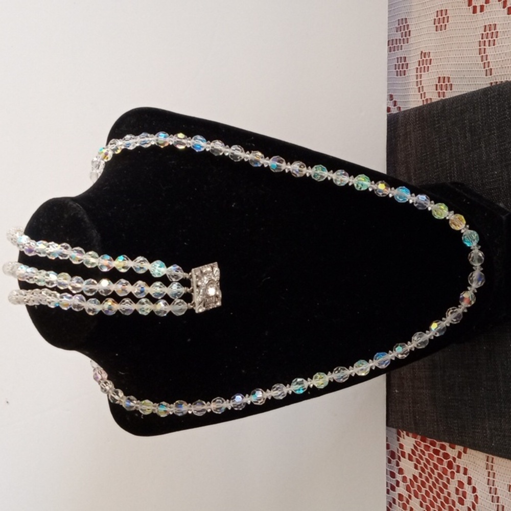 Vintage iradescent beaded necklace and bracelet set